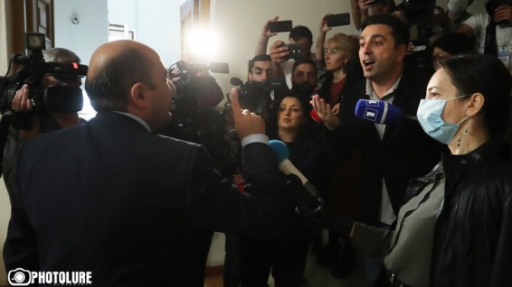 Դուք էս մի տարի է՝ ուզում եք, որ Ձեզ խփեն, պարո՛ն Մարուքյան. նոր բանավեճ Սիմոնյանի և Մարուքյանի միջև