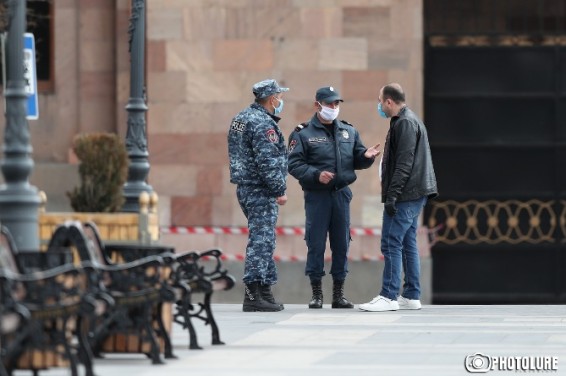Маски, перчатки и социальная дистанция: полиция Армении предупреждает о санкциях