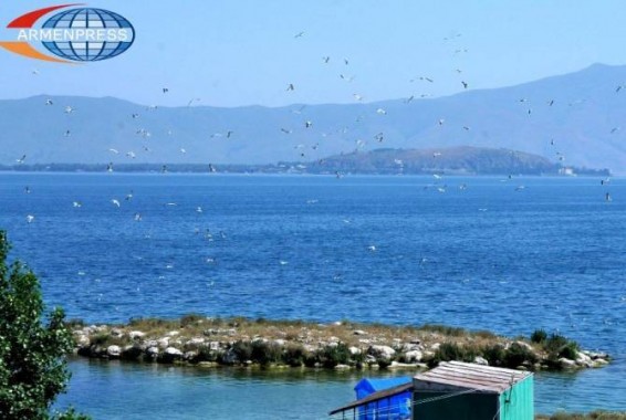 Уровень воды в озере Севан продолжает подниматься