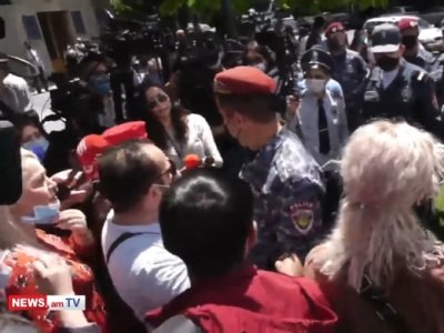 Բողոքի ակցիա իրականացնող ռեստորանային համալիրների սեփականատերերը եւ աշխատակիցները հանդիպում են ԼՀԿ պատգամավորների հետ