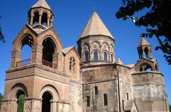 Մայր Աթոռ Սուրբ Էջմիածնում շարունակվում են նվիրատվություններ ստացվել