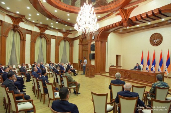 Արցախի Հանրապետության կառավարությունը կազմված կլինի 13 նախարարությունից և կունենա պետական կառավարման 8 այլ մարմիններ. Արցախի նախագահը խորհրդակցություն է հրավիրել