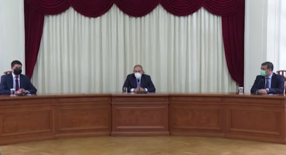 Премьер-министр Армении потребовал у сотрудников СНБ определиться в своем отношении к ценностям бархатной революции