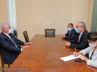 Երկու ամսից Ճարտարում կմեկնարկի 200 բնակարանների կառուցումը. բարերար Համլետ Վաչենանցը՝ Արցախի ԱԺ նախագահին