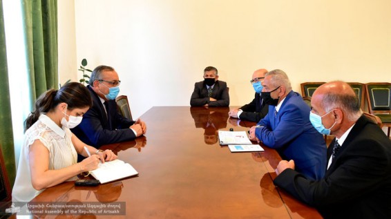 ԱՀ ԱԺ նախագահն ընդունել է արհմիությունների ֆեդերացիայի ներկայացուցիչներին