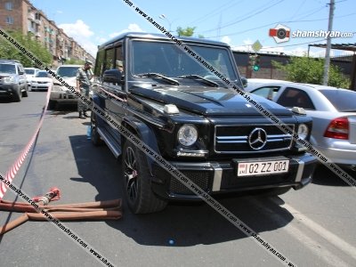 Երեւանում բախվել են Mercedes G55-ն ու Honda-ն (ֆոտո)