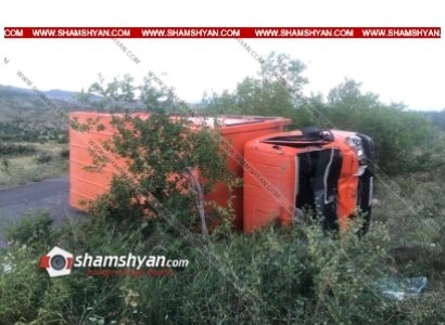 23-ամյա վարորդը Օրգովի ոլորաններում կոկա-կոլայով բարձված Mitsubishi բեռնատարով բախվել է ծառերին եւ կողաշրջվել