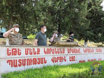 Արցախի ՊԲ հրամանատարը շնորհավորել է ծառայության անցնող զորակոչիկներին
