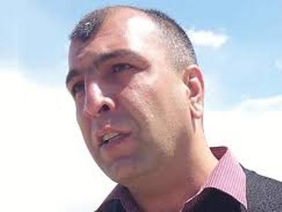 Ոստիկանները բերման ենթարկեցին Բաղրամյան 26-ի դիմաց բողոքի ակցիա անողներին, այդ թվում Չախալյանին ու Աղեկյանին