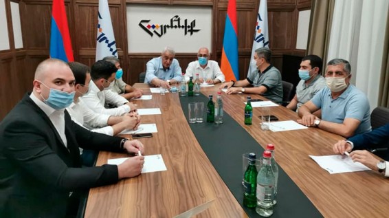 ««Հայրենիք» կուսակցությունում քննարկել են Արցախյան հակամարտության կարգավորման ներկա միտումները