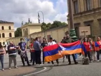 Հայերը բողոքի ակցիա են անում Մյունխենում. ադրբեջանցիները փորձում են սադրել