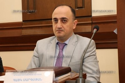 «Հրապարակ». Պաշտոնաթող փոխքաղաքապետը մեկ ամսում պարգեւատրվել է 4700 դոլարով