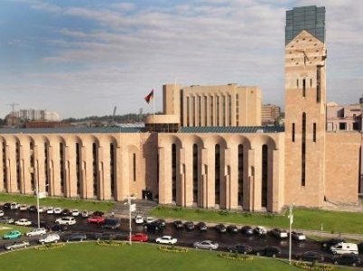 Շենքը քանդվում է, 4-րդ կարգի վթարային վիճակ է, քաղաքապետը չի արձագանքում. վարդաշենցիների ակցիան քաղաքապետարանի դիմաց. News.am