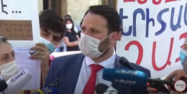 Video. Մեր պայքարը շարունակելու ենք. ԿԳՄՍՆ-ի դիմացից բերման ենթարկվածներն ազատ արձակվեցին