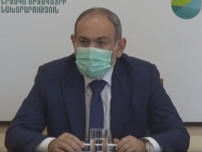 Նիկոլ Փաշինյանը ներկայացնում է Շրջակա միջավայրի նոր նախարար Ռոմանոս Պետրոսյանին
