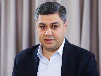 «Դուխով» լինելը գլխարկ դնել չէ, ուժայինների հետևում թաքնված մարդկանց գլխին սարքել չէ. Արթուր Վանեցյան