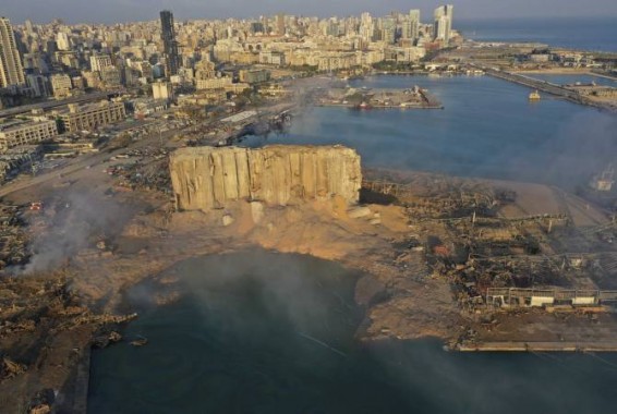 Баку пытается поймать рыбку и в мутной воде Бейрута