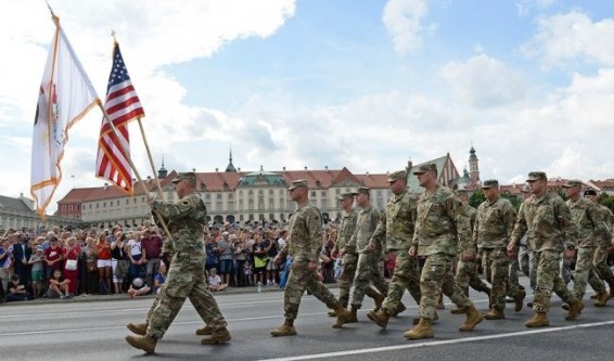 Глава Пентагона: Да, мы перебрасываем войска ближе к России