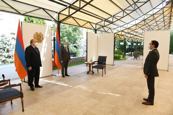 Նախագահի նստավայրում տեղի է ունեցել ՀՀ Շրջակա միջավայրի նախարարի երդման արարողությունը