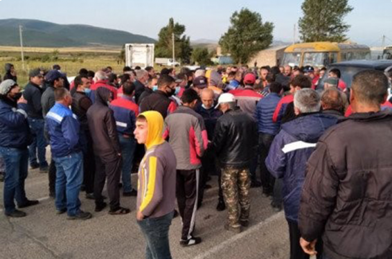 Բողոքի ակցիա՝ Գեղարքունիքում. բնակիչները փակել են Վարդենիս-Քարվաճառ ճանապարհը