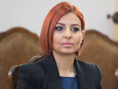 Դպրոցների տնօրեններին հանձնարարվել է հավաքել տեղեկություններ մինչեւ 70 տարեկան մանկավարժների մասին. Սամսոնյան