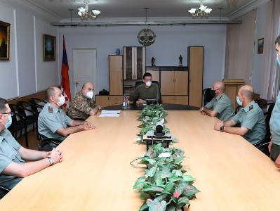 Արցախի ՊԲ հրամանատարի մոտ կայացել է ընդունելություն՝ ՀՀ և ՌԴ զինվորական ակադեմիաներն ավարտած սպաների մասնակցությամբ
