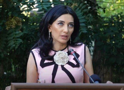 Սա գիրք է բոլորի համար. տեղի ունեցավ Արփինե Հովհաննիսյանի եւ իր նախկին ուսանողի հեղինակած գրքի շնորհանդեսը