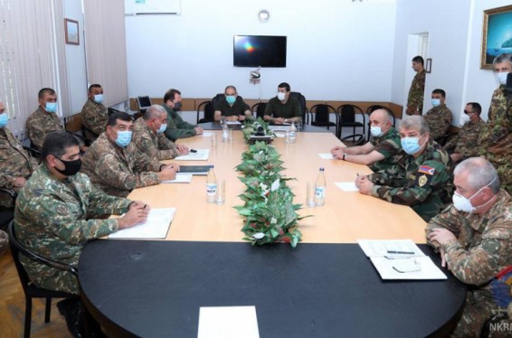 Արցախի ՊԲ-ում անցկացվել է ծառայողական խորհրդակցություն` ՀՀ-ի և Արցախի ղեկավարների մասնակցությամբ. քննարկվել են հայկական 2 պետությունների ռազմական համագործակցության օրակարգային թեմաներ