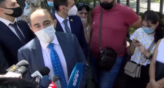Акция протеста возле парламента – граждане Армении просят открыть путь в Россию