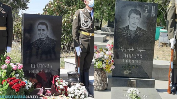 Уже во второй раз осквернили могилы героев апрельской войны