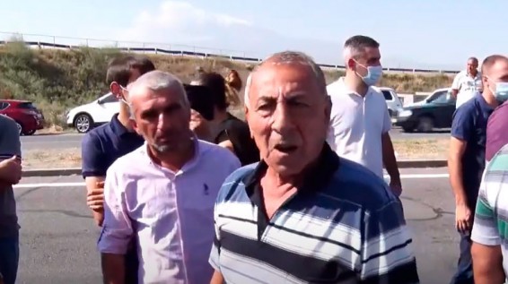 В годы президентства Роберта Кочаряна цены на закупку винограда втрое повысились - Акция виноградарей из села Шаумян