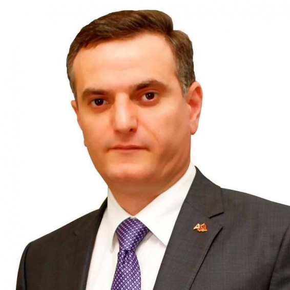 Տոնն անցավ, և օրեցօր ահագնացող խնդիրները շարունակում են թակել մեր պետության ներքին ու արտաքին դռները