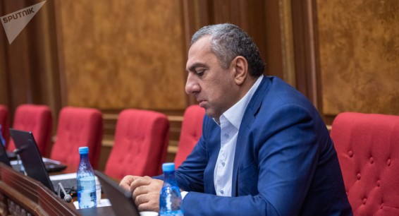Не хочет сносить незаконную постройку: Самвел Алексанян подал в суд на мэрию