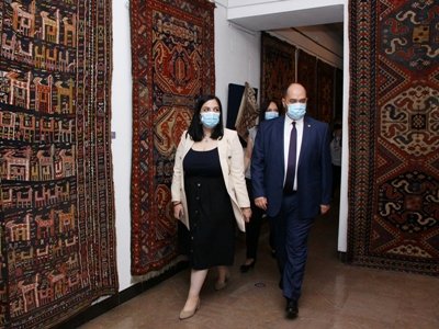 Արայիկ Հարությունյանը Ժողովրդական արվեստների թանգարանի աշխատակիցներին է ներկայացրել նոր տնօրեն Լուսինե Թորոյանին