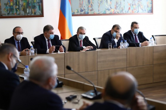 Զոհրաբ Մնացականյանի հանդիպել է Հայաստանում հավատարմագրված դիվանագիտական ներկայացուցչությունների ղեկավարների հետ