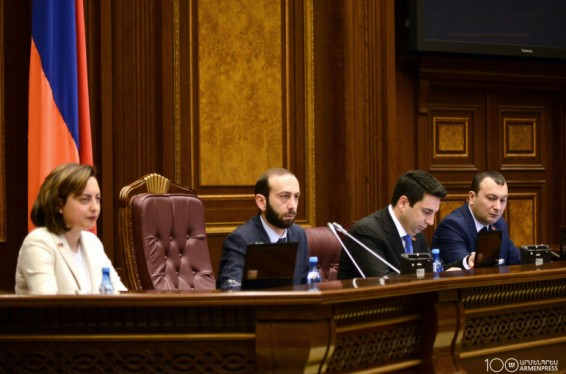 ՀՀ ԱԺ նախագահն ուժը կորցրած է ճանաչել ԱԺ նախագահի տեղակալներ Ալեն Սիմոնյանին, Վահե Էնֆիաջյանին և ԱԺ պատգամավոր Սարիկ Մինասյանին «Բիշքեկ գործուղելու մասին» ստորագրած կարգադրությունը