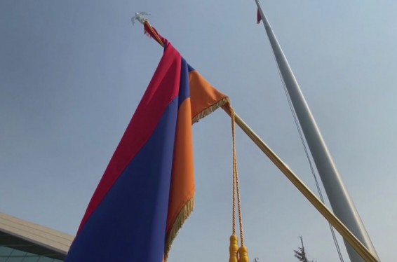 Ի նշան Հայաստանի ժողովրդի հետ համերաշխության՝ Ֆրեզնոյի քաղաքապետարանի մոտ քաղաքապետի մասնակցությամբ տեղի է ունեցել Հայաստանի դրոշի բարձրացման արարողություն