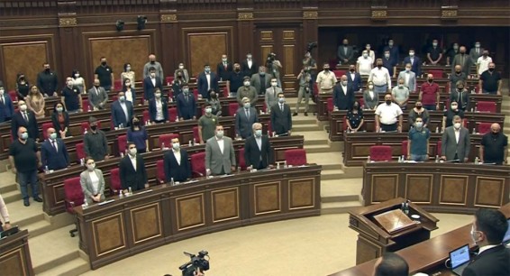 Один из депутатов парламента Армении отправился воевать в Карабах