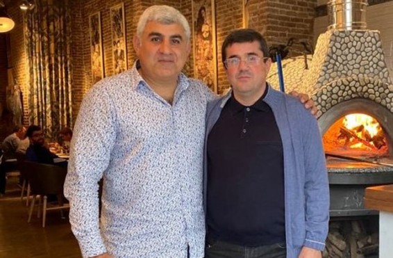 «Արմե՛ն, իմ սիրելի՛ ընկեր, դու քո պայքարով, Հայրենիքն իրավամբ սիրելու քո օրինակով խորհրդանիշ դարձար․․․ Հոգիդ լույսերի մեջ լինի, ընկե՛ր»․ Արայիկ Հարությունյան