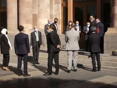 Նիկոլ Փաշինյանը հանդիպում է օտարերկրյա դեսպանների հետ