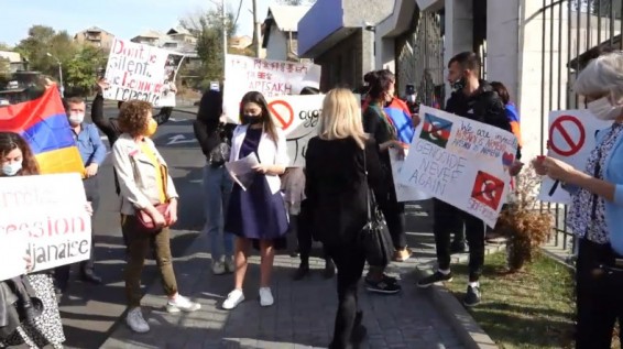 У представительства Евросоюза в Армении прошла акция протеста