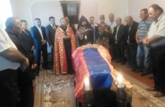 Մարտական դիրքում զոհված Արման Ղանդիլյանը հուղարկավորվեց զինվորական կարգով