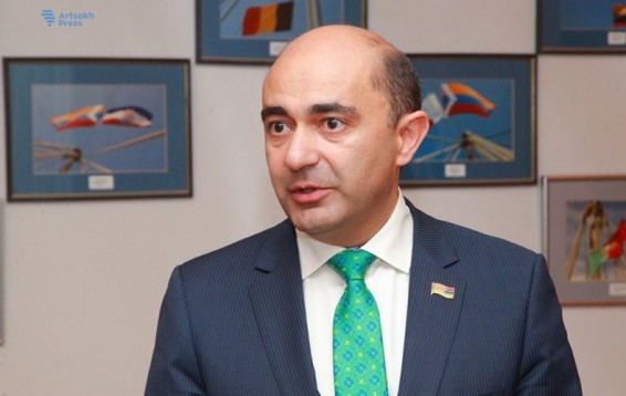 Որպես քաղաքական միավոր, զինված խումբ ձևավորելու նպատակ չունենք․ Էդմոն Մարուքյանը առաջնագիծ մեկնելու հարցով հորդորում է իրեն դիմելու փոխարեն ներկայանալ զինկոմիսարիատներ
