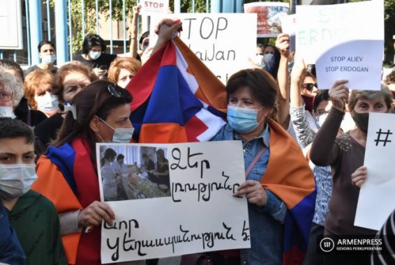 Акция протеста в Ереване: Посол США в Армении должна предотвратить повторение 11 сентября в Арцахе