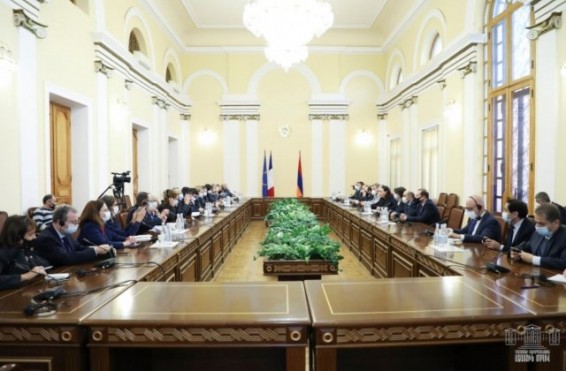 Ֆրանսիայի խորհրդարանականներն այցելել են ՀՀ ԱԺ, նրանց ներկայացվել է Արցախում տիրող իրավիճակը