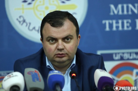 «Մի՛ փորձեք մտնել մի դաշտ, որտեղ պատերազմական այս ծանր ժամանակահատվածում կարող եք միայն խանգարել»․ Վահրամ Պողոսյան