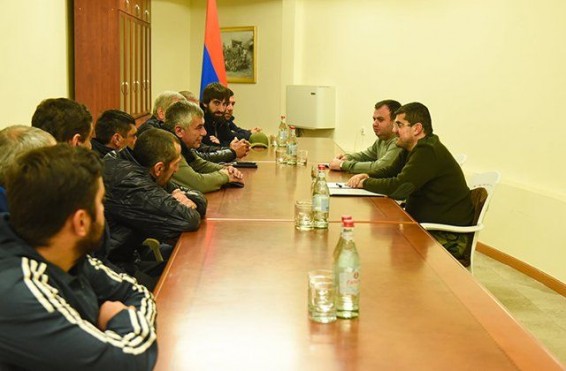 Աբխազիայի հայ համայնքի կամավորական ջոկատների ներկայացուցիչները հայրենի հողի կանչով Արցախում են․ Արայիկ Հարությունյան