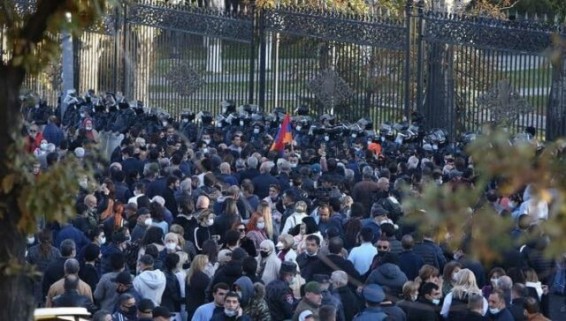 СК Армении представил список 10 оппозиционных лиц, задержанных накануне