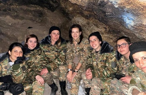 «Տեղադրում եմ մի քանի լուսանկար մեր առօրյա կյանքից». Աննա Հակոբյան