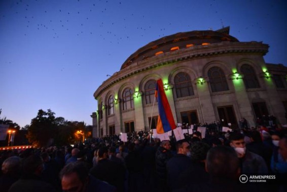 LIVE: На Площади Свободы в Ереване проходит митинг